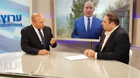 נפתלי בנט באולפן ערוץ 7, צילום: שולץ באדר